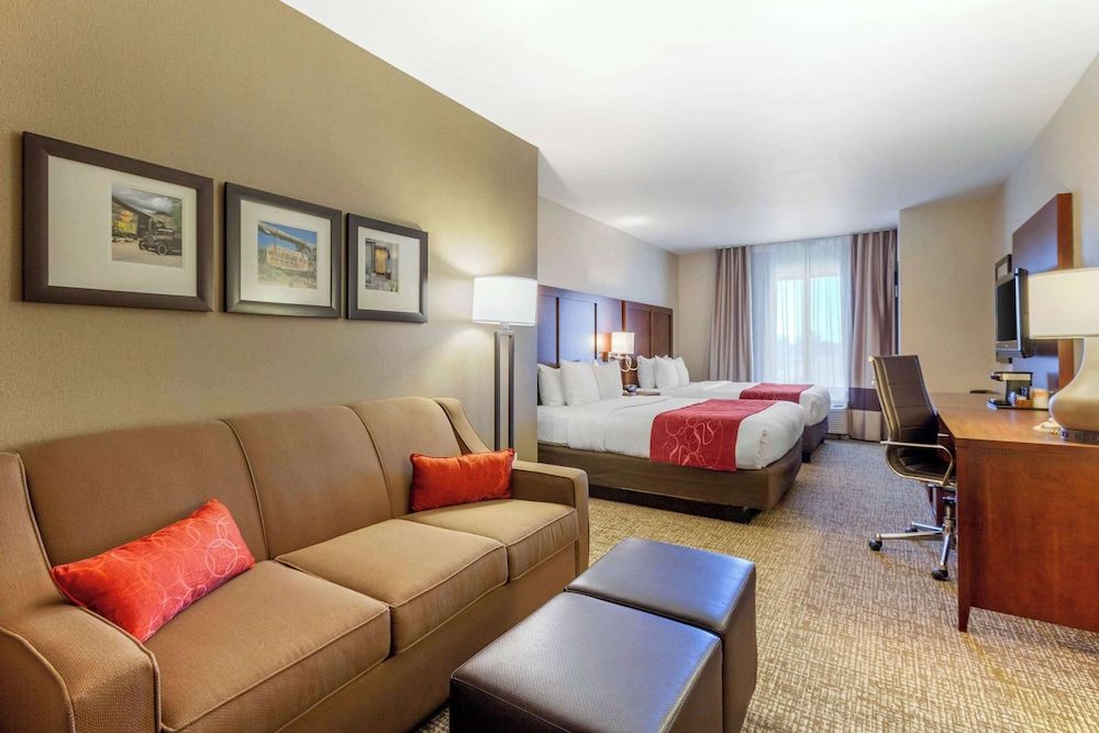 Suite, 2 Queen Beds, Non Smoking (Upgrade)