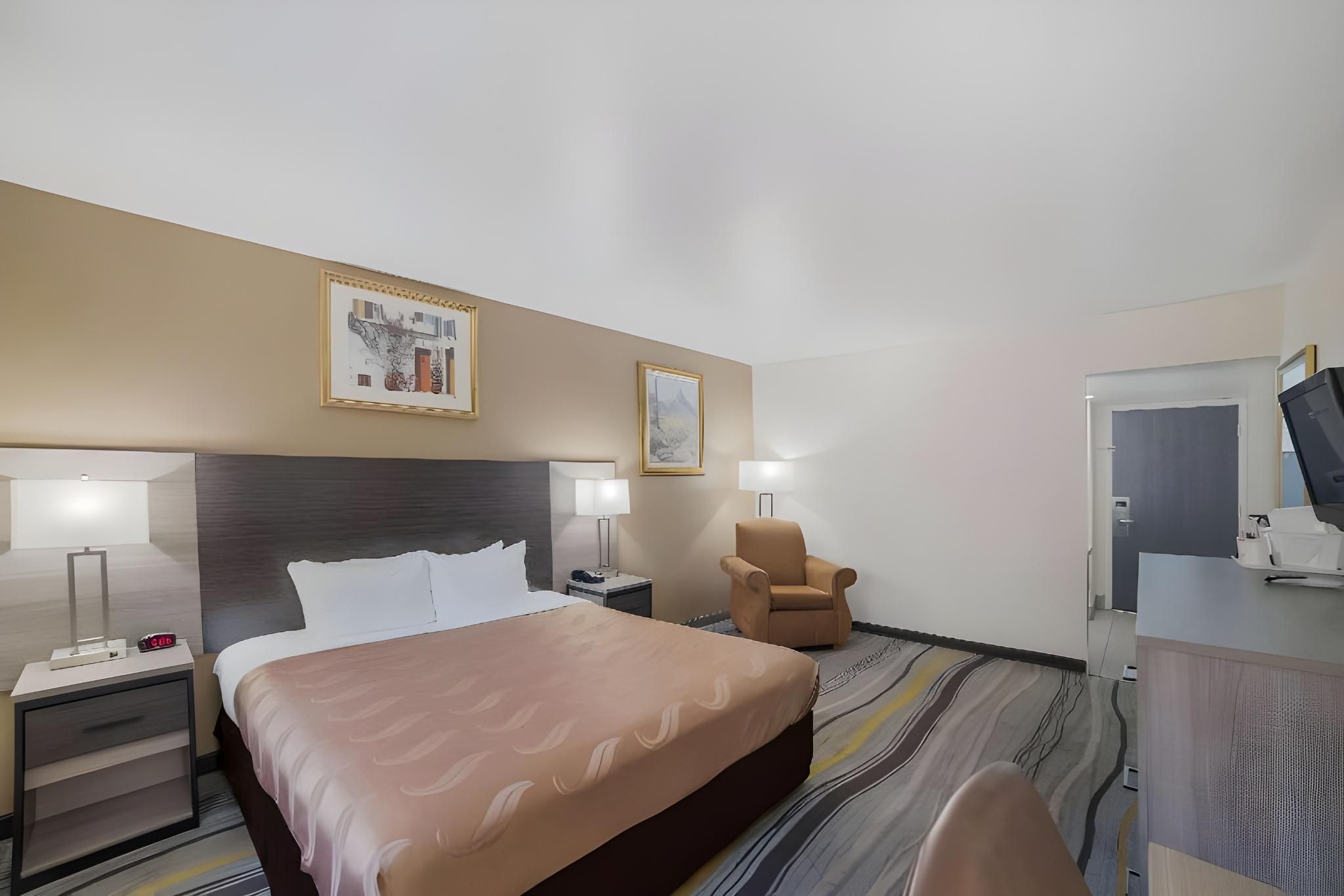 1 King Bed, No Smoking