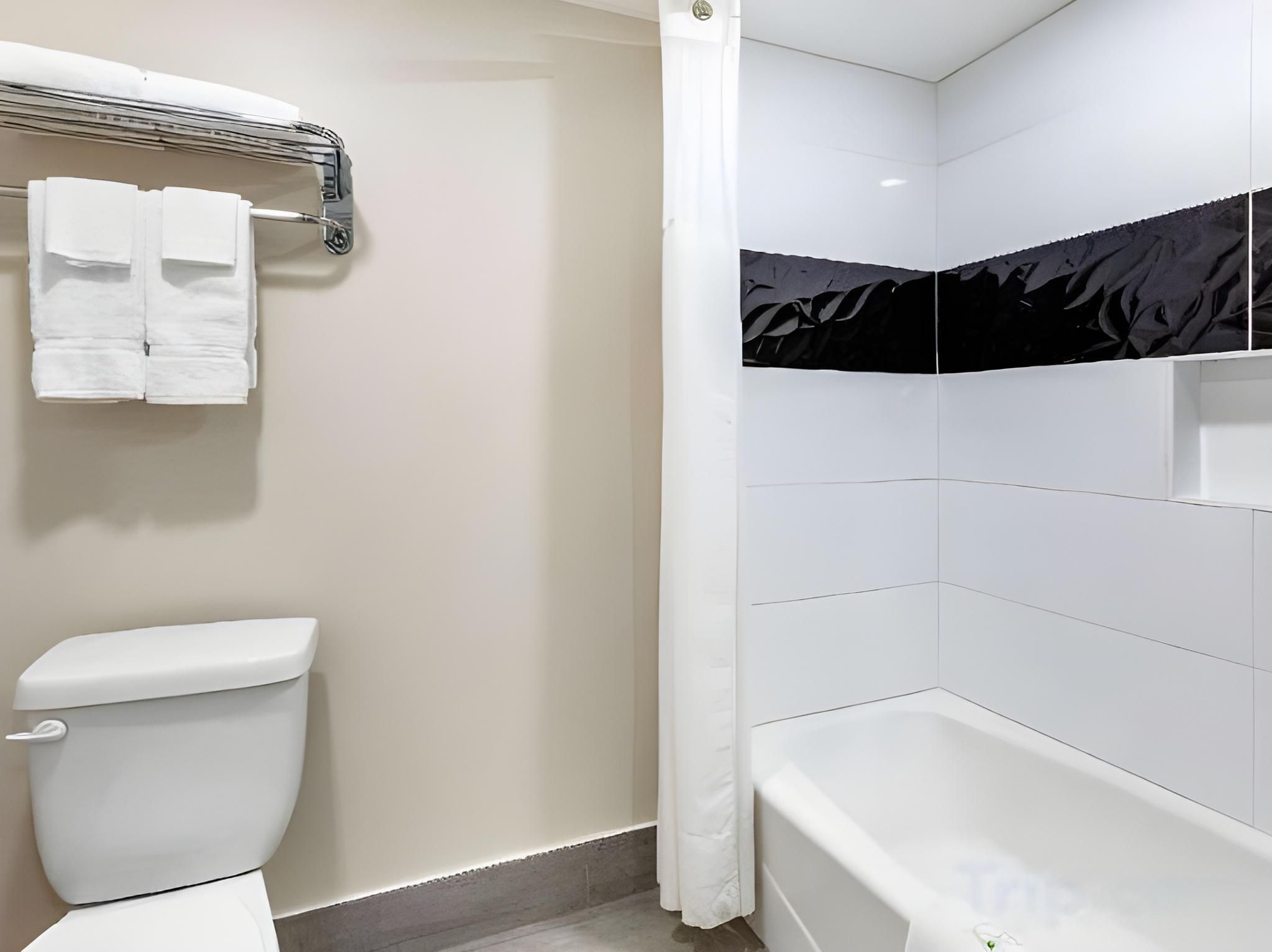 2 Queen Beds Room