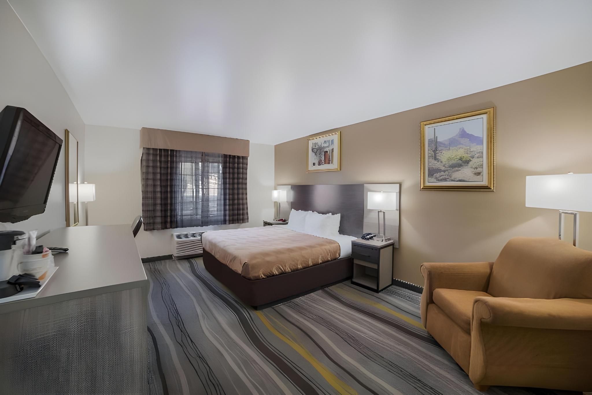 1 King Bed, No Smoking