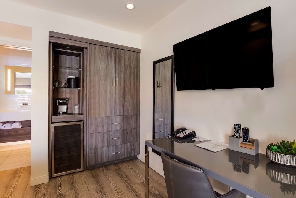 Suite, 1 King Bed, Non Smoking, Refrigerator & Microwave