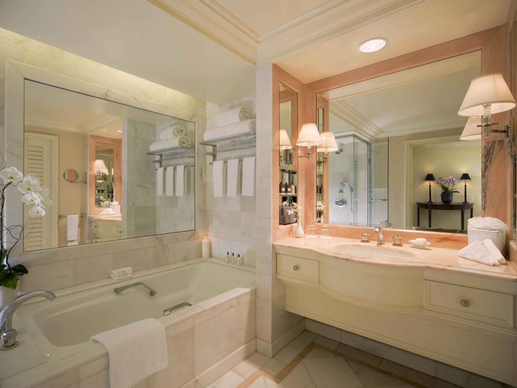 Grand Deluxe King Room