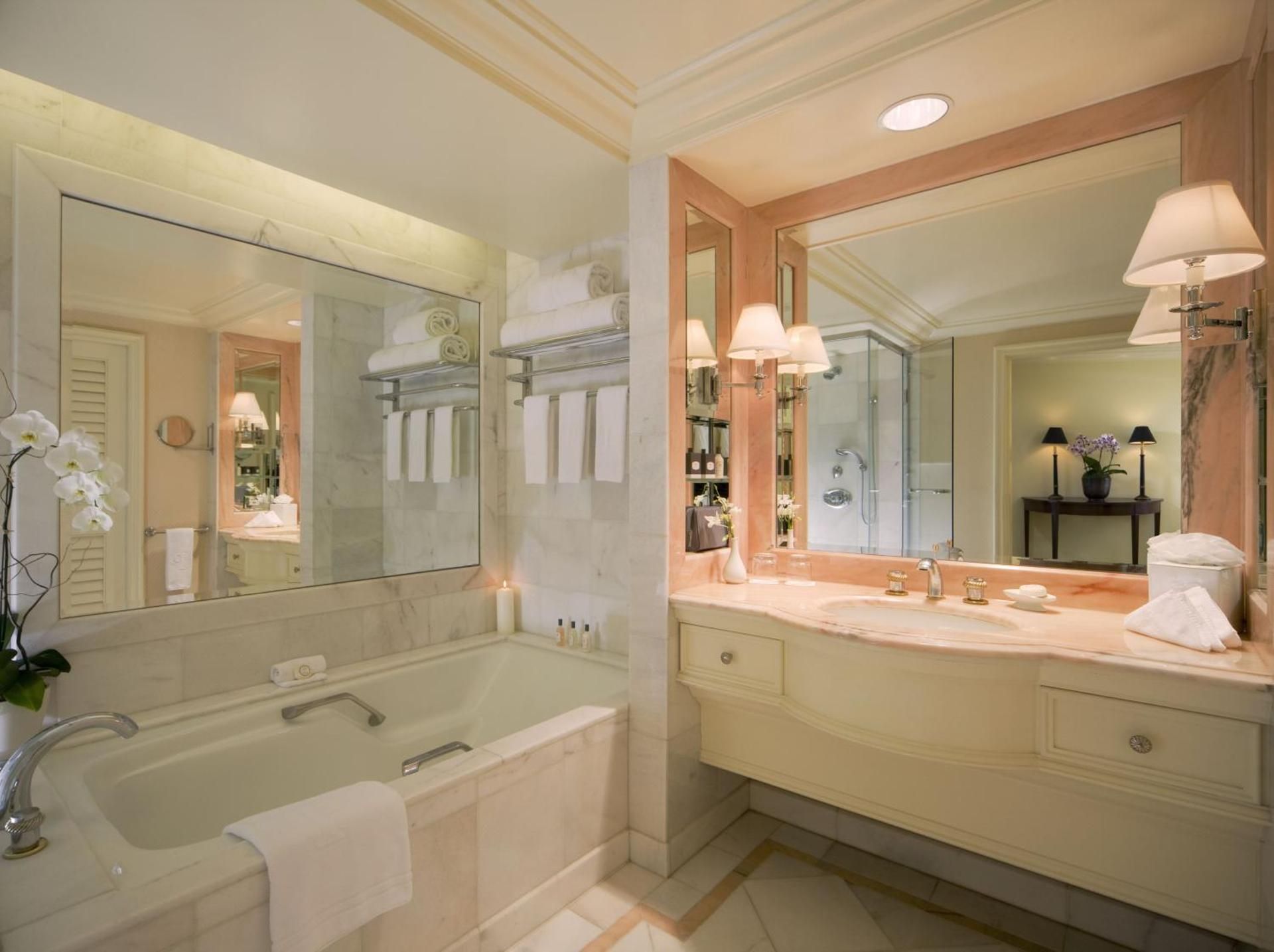 The Peninsula Beverly Hills Deluxe King Room 2