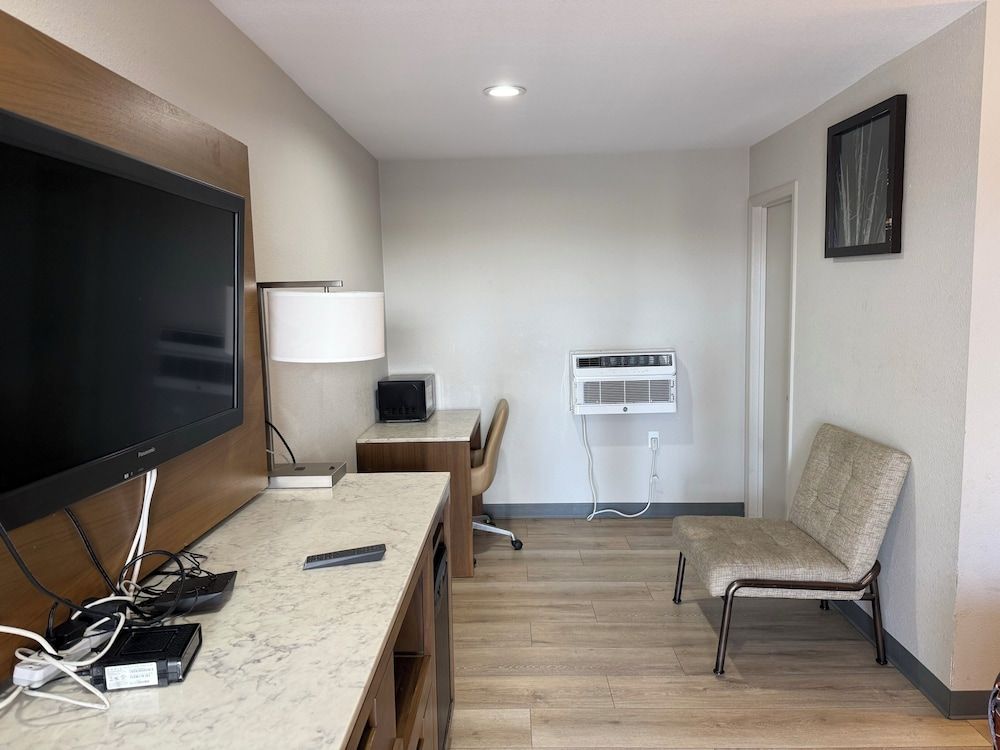 Big 7 Motel Chula Vista I-5 Suite, 1 Queen Bed, Non Smoking 7