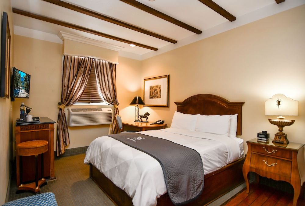 Deluxe Room, 1 Queen Bed