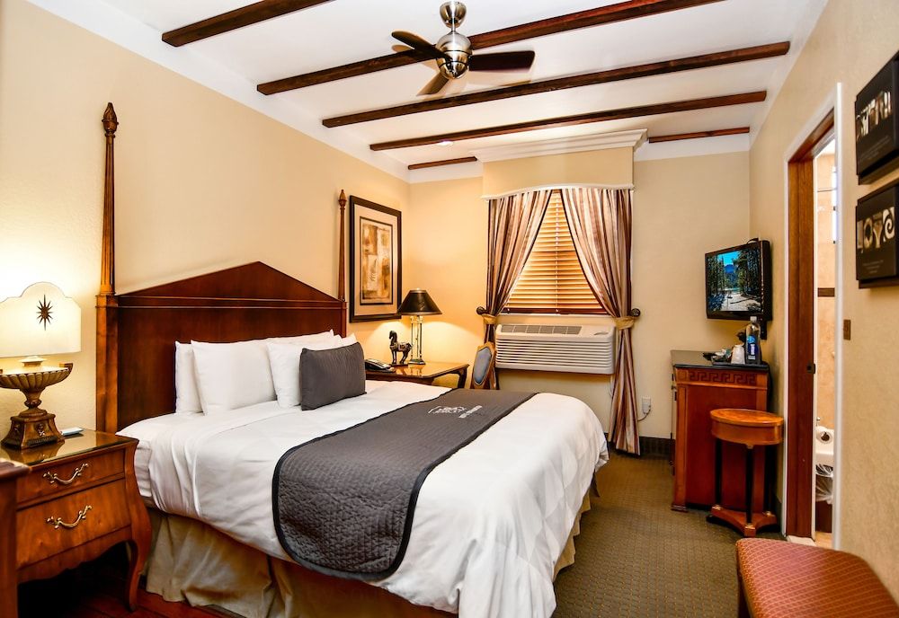 Deluxe Room, 1 King Bed