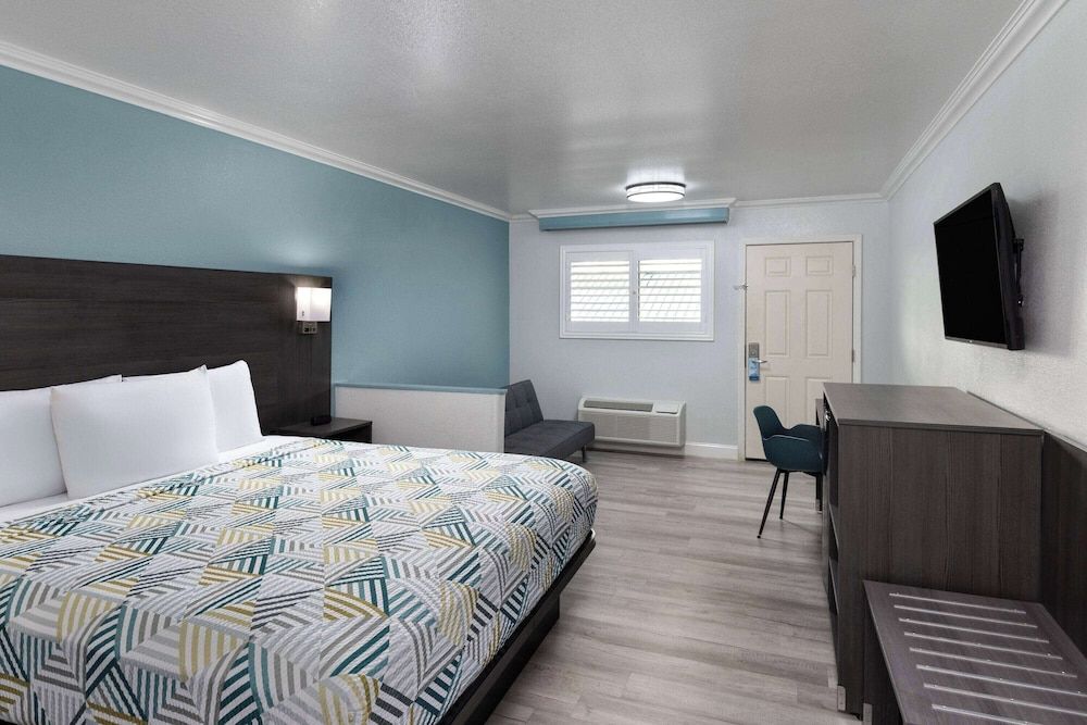 Room, 1 King Bed, Non Smoking