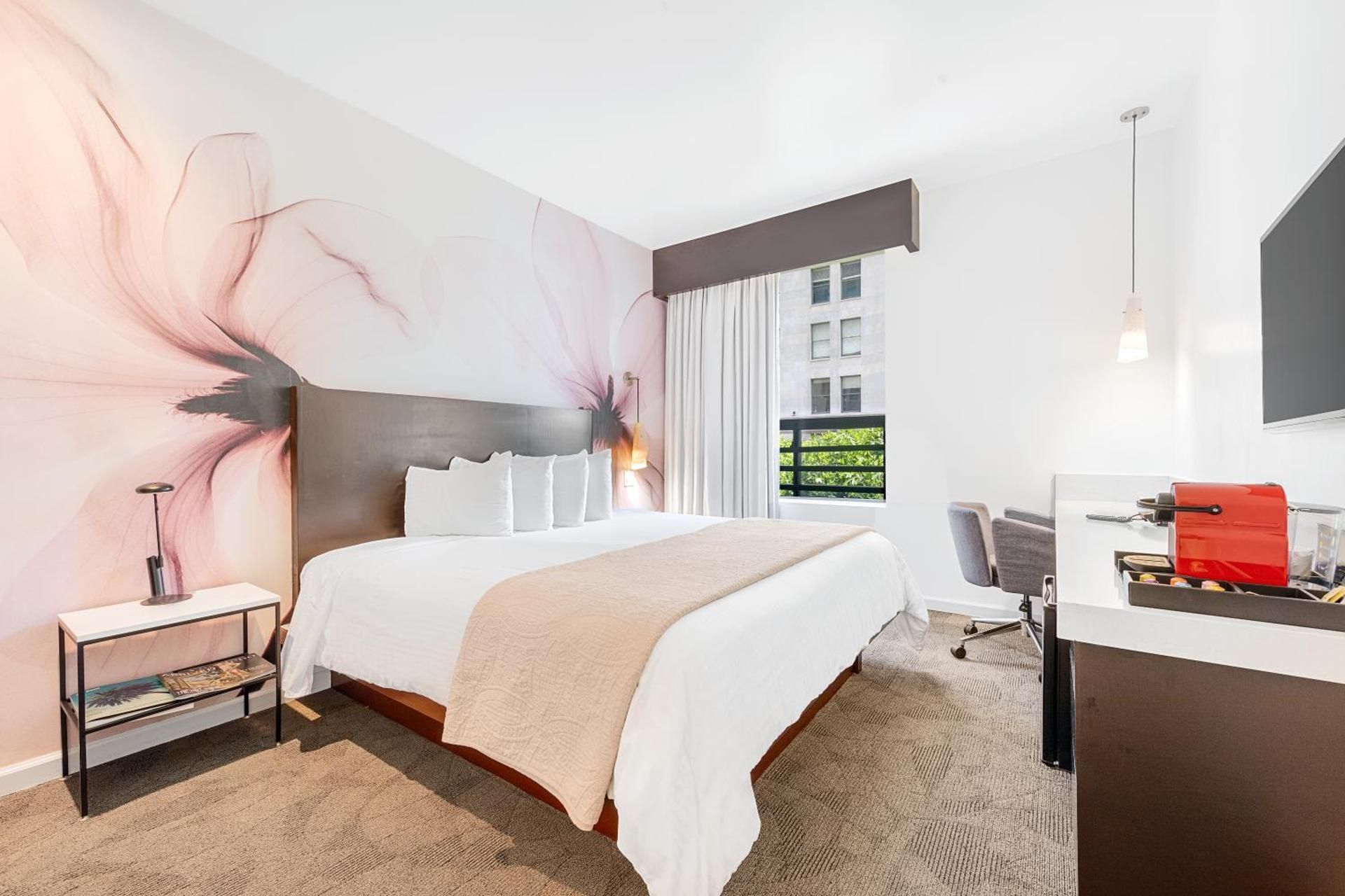1 King Bed, Deluxe, Non-Smoking