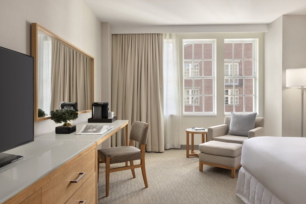 InterContinental the Clement Monterey by IHG Classic Room, 1 King Bed 4