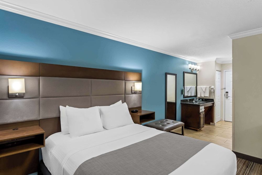 Standard Room, 1 Queen Bed, Accessible, Non Smoking