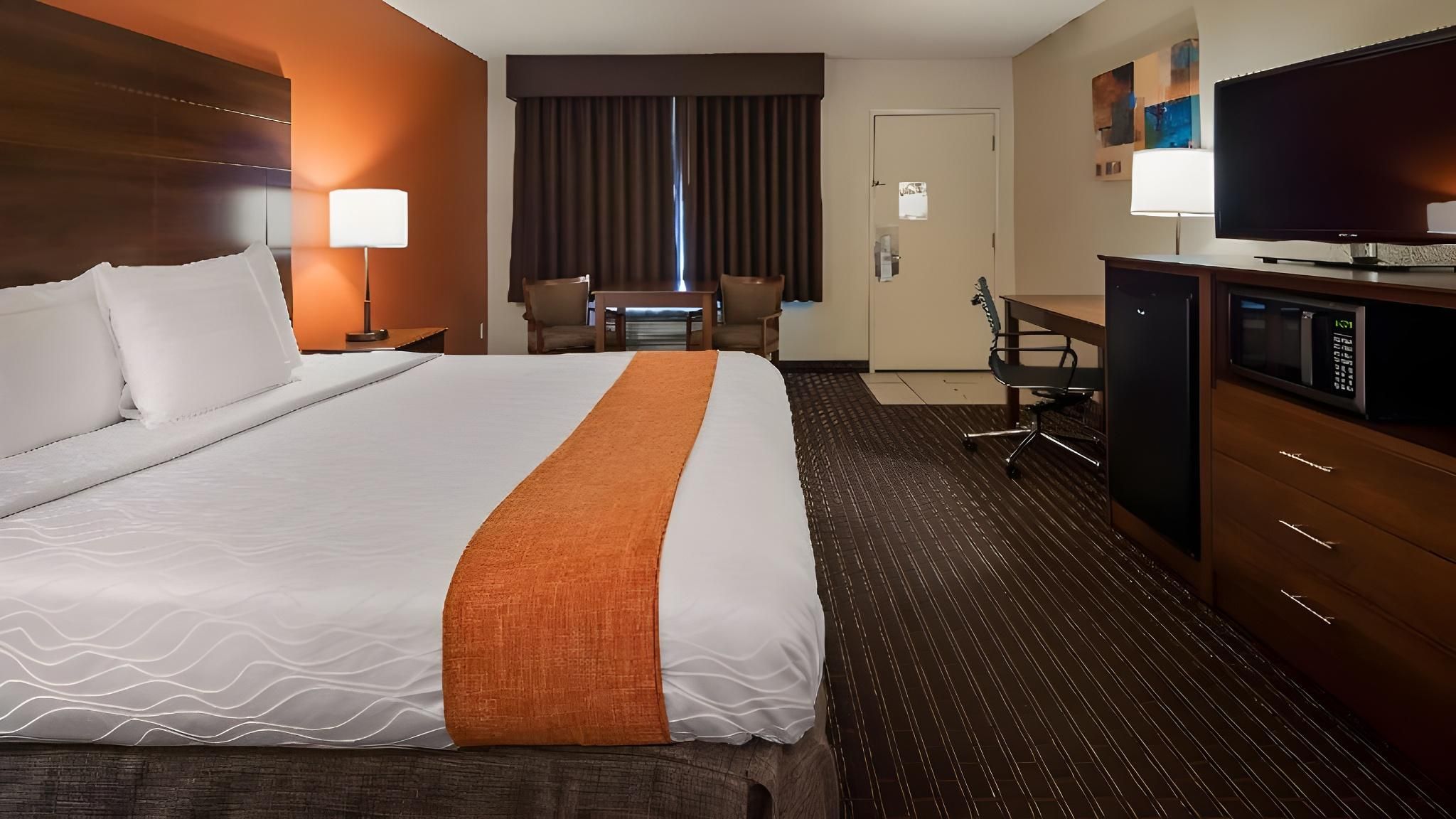 1 King Bed, Nonsmoking