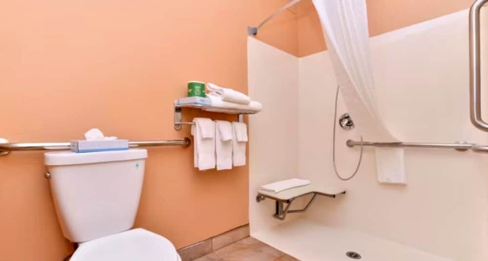 Candlewood Suites San Diego by IHG Room, 1 Bedroom (Mobility, Roll-In Shower) 3