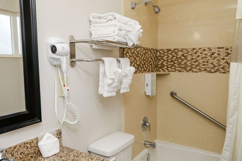 Sea Breeze Inn Standard Room, 1 King Bed, Ocean View 7