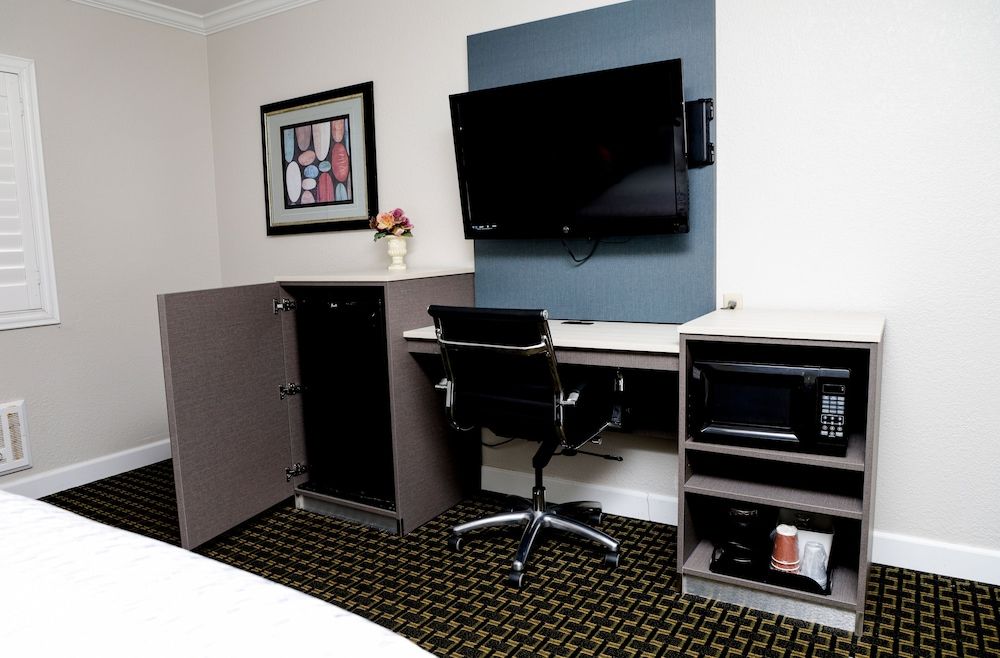 Sea Breeze Inn Standard Room, 2 Queen Beds 7