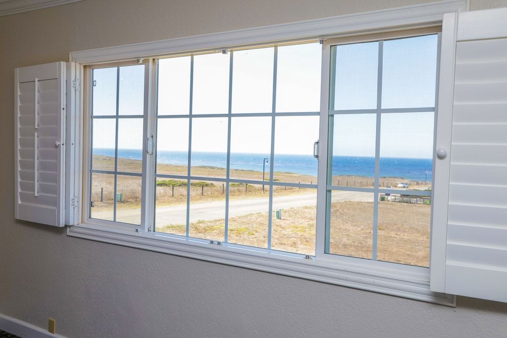 Sea Breeze Inn Standard Room, 1 King Bed, Ocean View 5