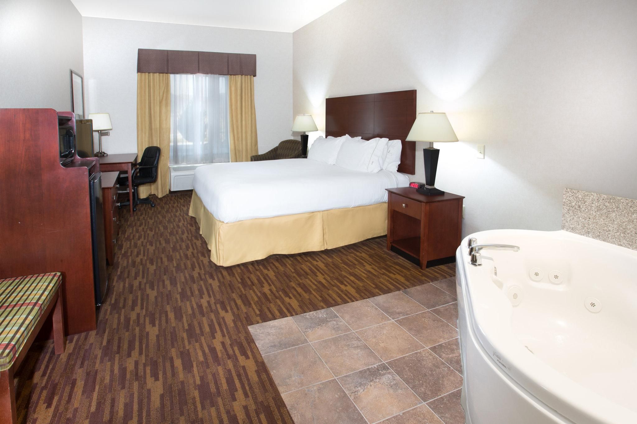 1 King Bed Whirlpool Non-Smoking