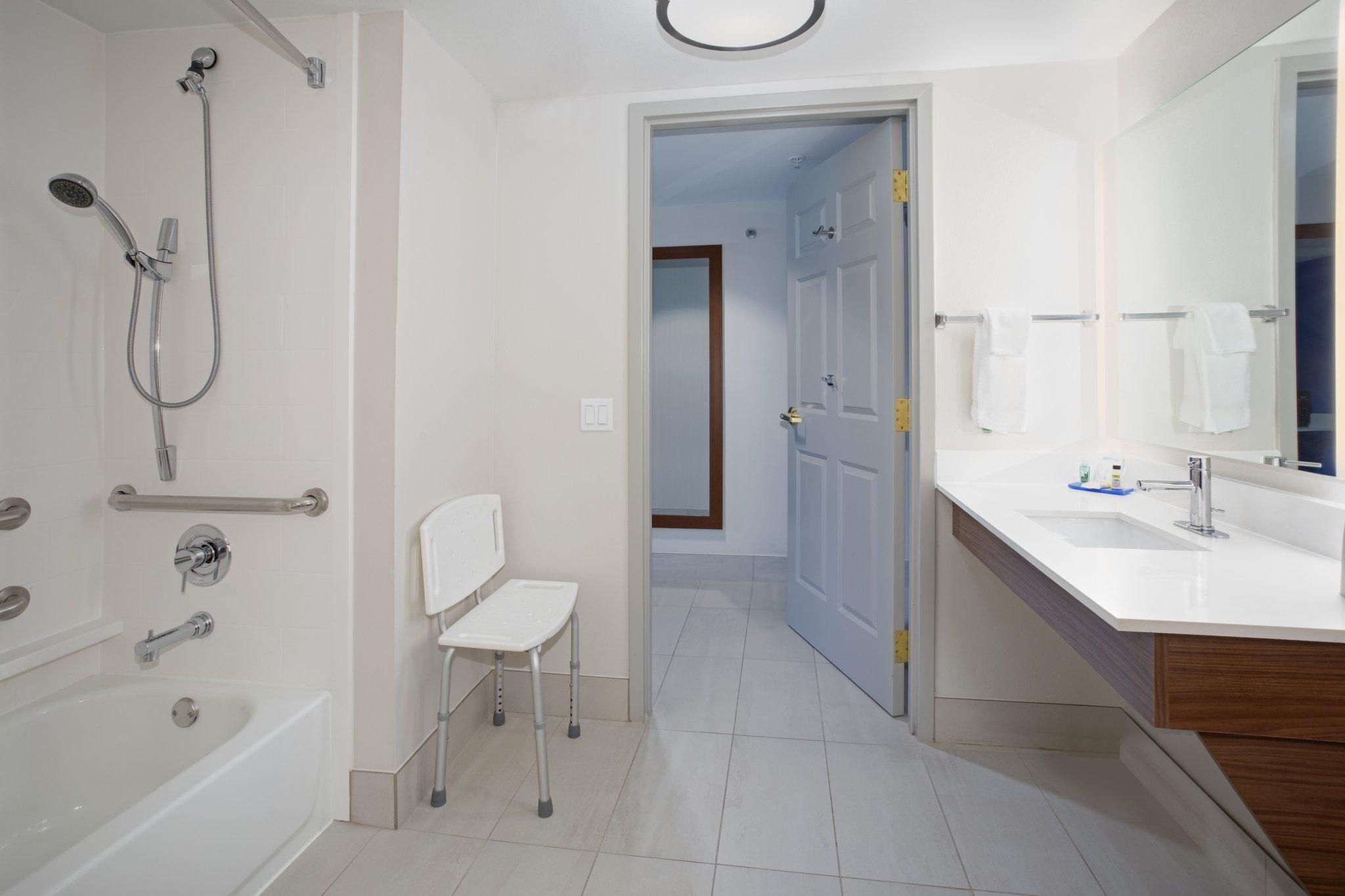 1 King Standard Comm Mobil Access Tub