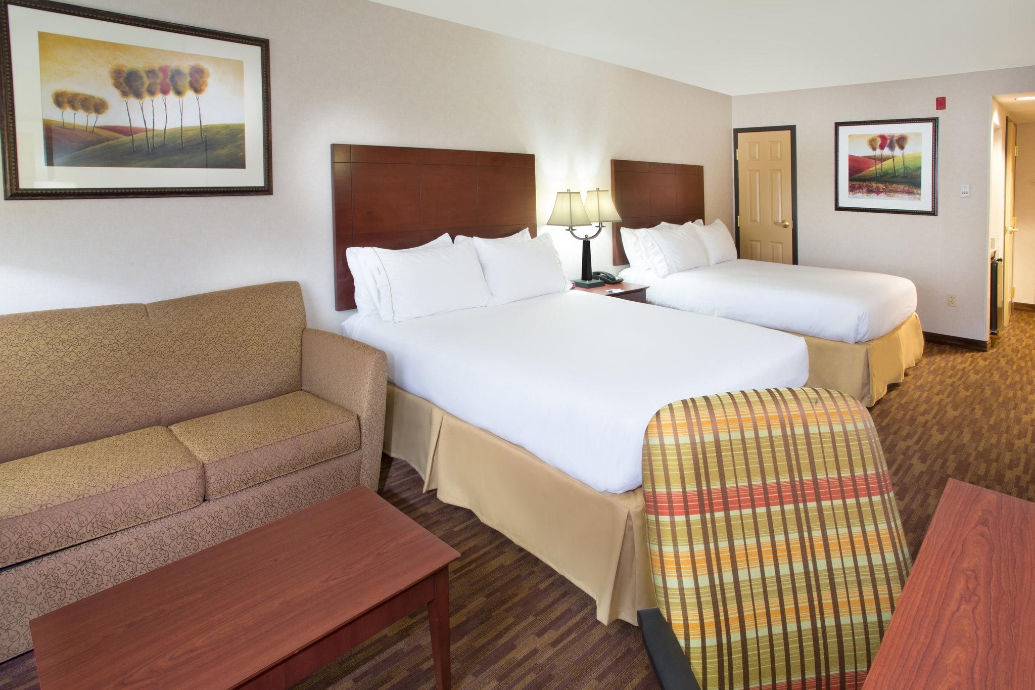2 Queen Beds Feature Non-Smoking