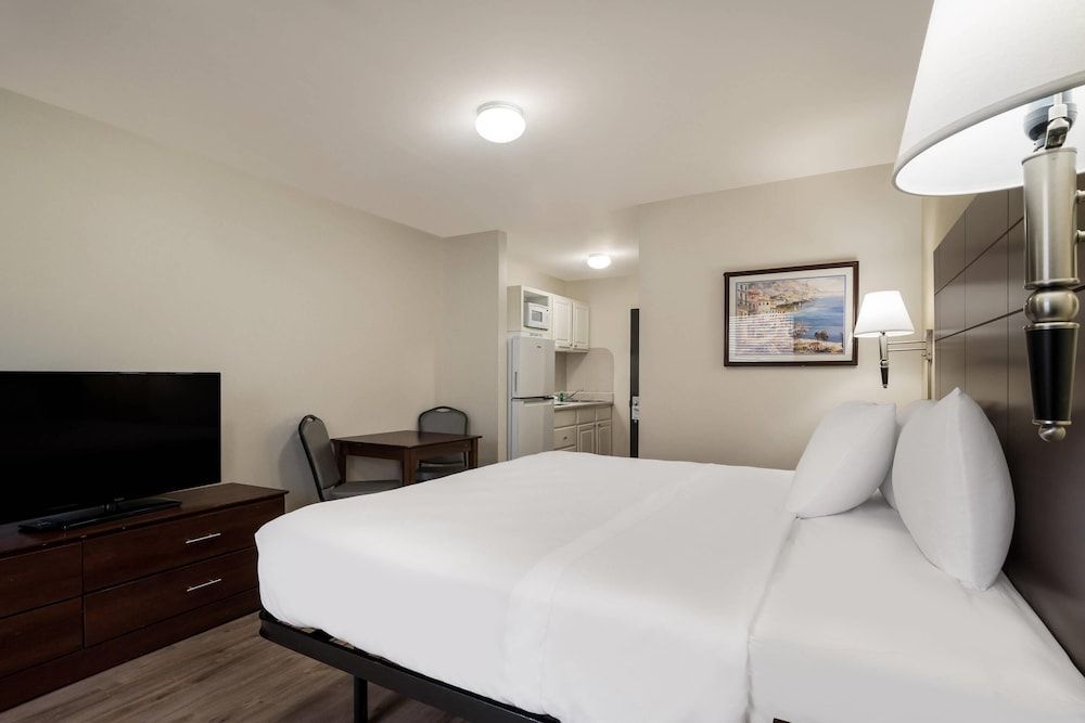 Suburban Studios Denver Central-Arvada Room, 1 King Bed with Sofa bed, Non Smoking (Renovated) 3