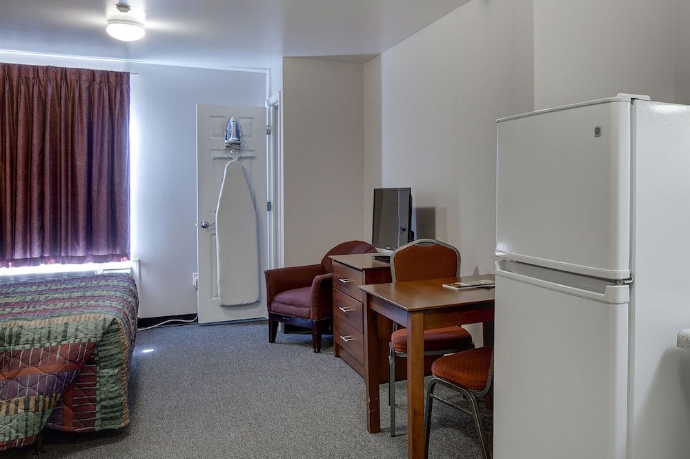 Suburban Studios Denver Central-Arvada Standard Room, 2 Double Beds, Non Smoking 10