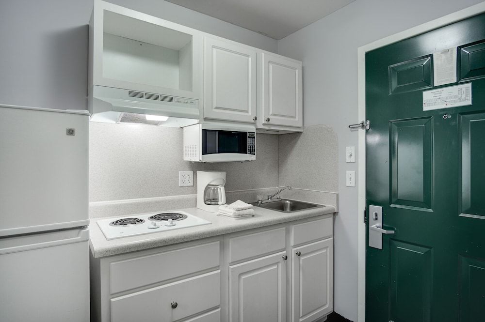 Suburban Studios Denver Central-Arvada Standard Room, 2 Double Beds, Non Smoking 6