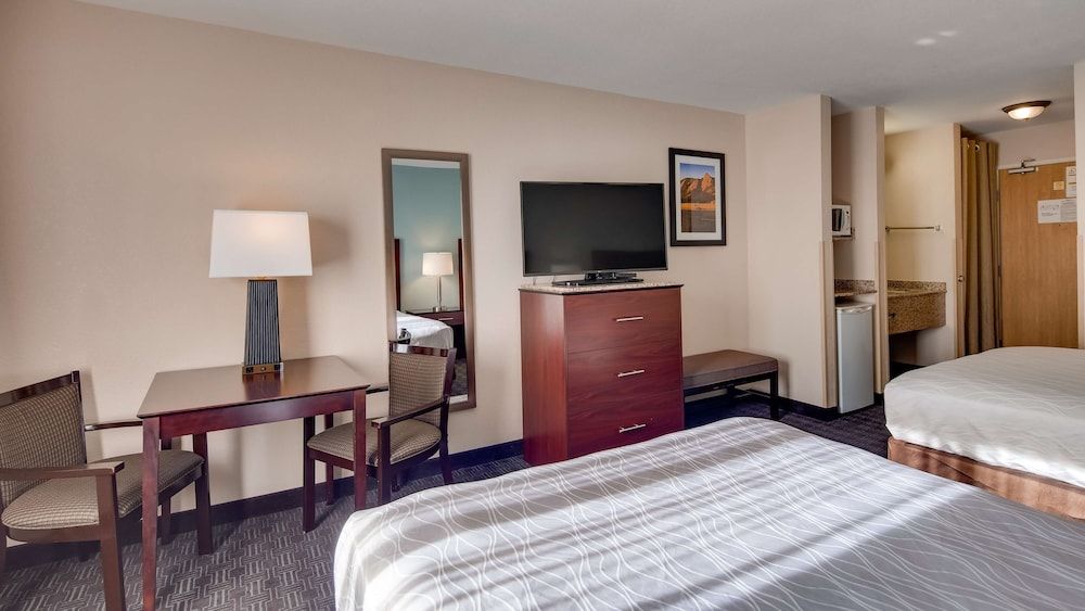 Best Western Plus Gateway Inn & Suites Standard Room, 2 Queen Beds, Non Smoking, Refrigerator & Microwave 9