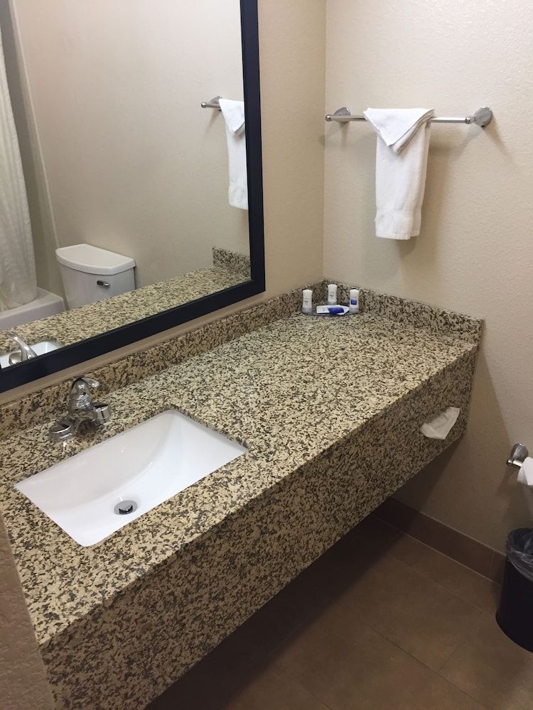 Best Western Plus Gateway Inn & Suites Standard Room, 2 Queen Beds, Non Smoking, Refrigerator & Microwave 7