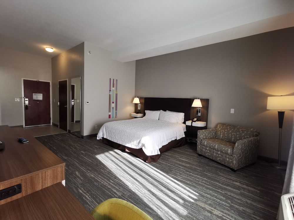 Suite, 1 King Bed, Accessible, Non Smoking