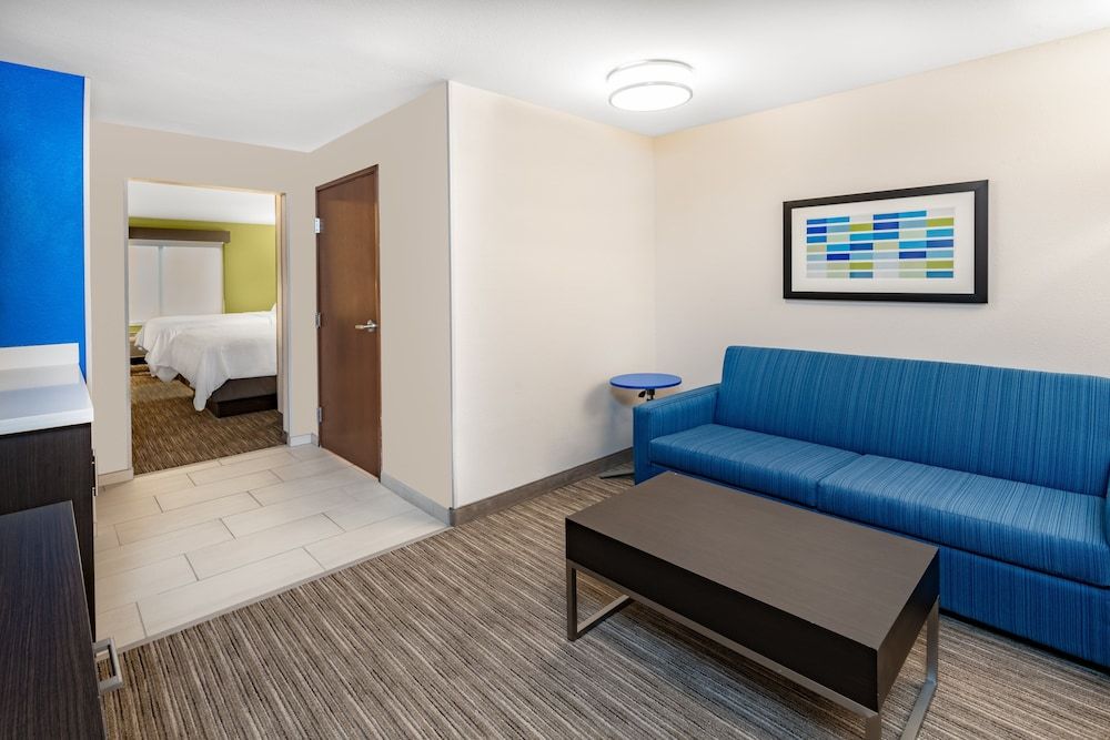 Suite, 1 King Bed, Mountain View