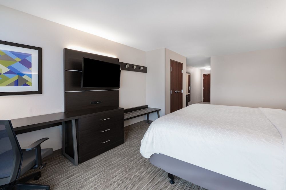 Standard Room, 1 King Bed, Accessible (Mobility, Accessible Tub)