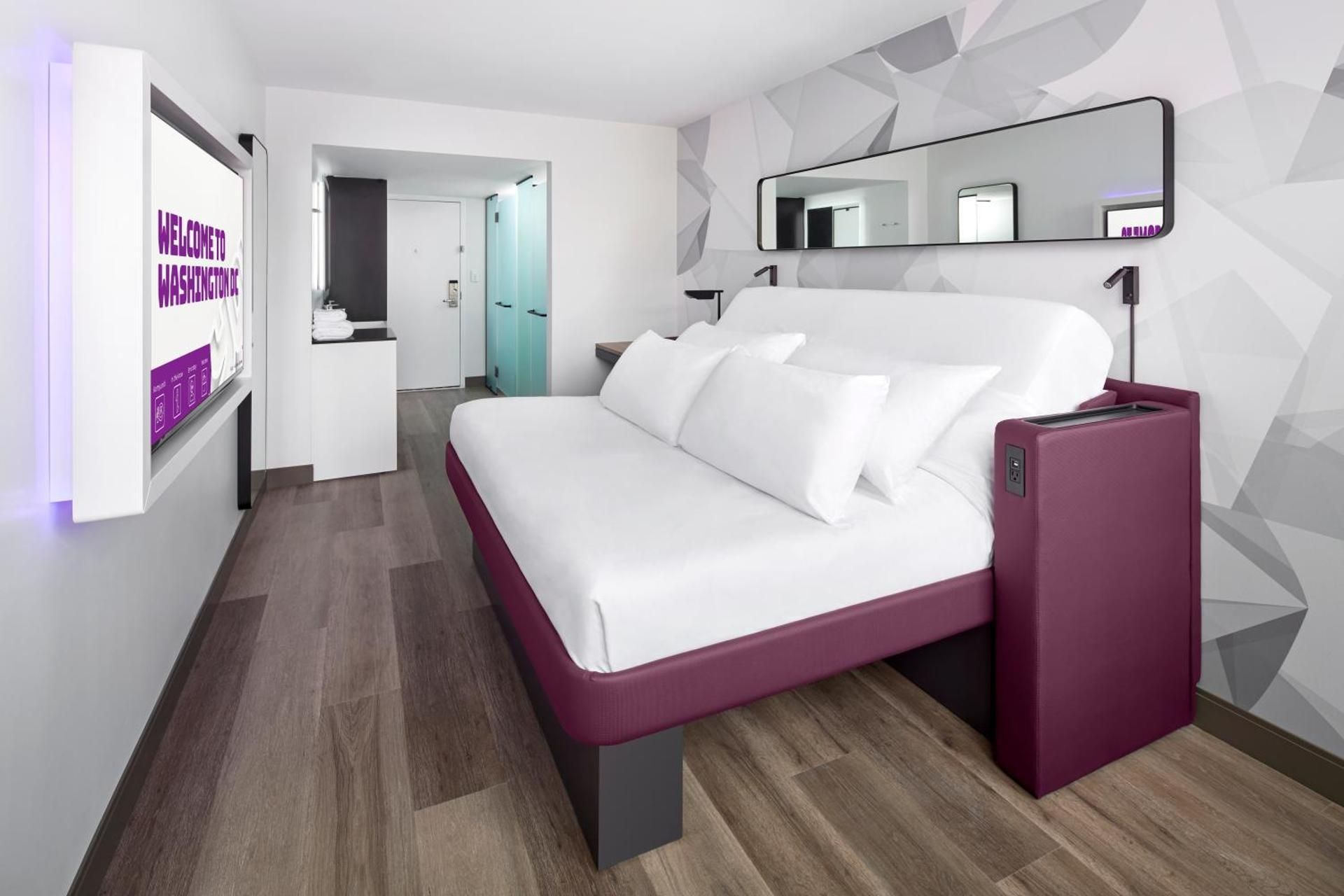 YOTEL Washington DC Premium King 2