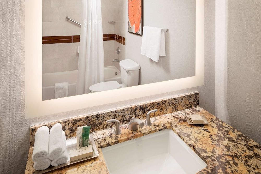 Room, 2 Queen Beds, Accessible, Bathtub