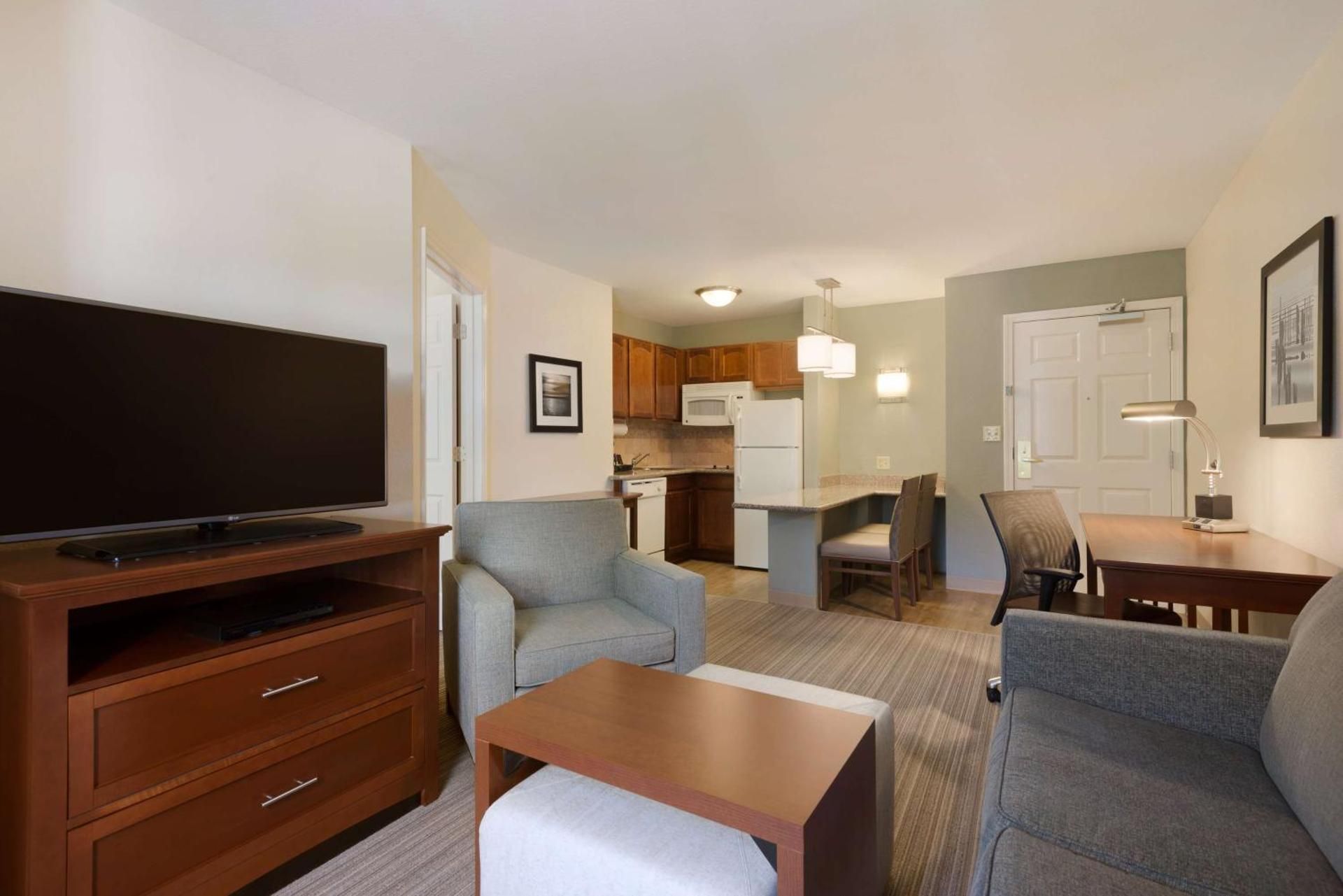 One-Bedroom Queen Suite with Two Queen Beds - Non-Smoking