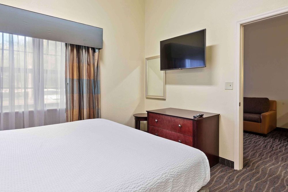 Suite, 1 Bedroom, Non Smoking, Refrigerator & Microwave