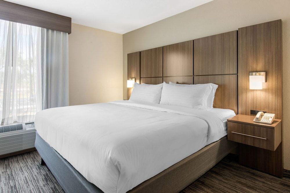 Standard Room, 1 King Bed, Accessible (Communications, Access Tub)