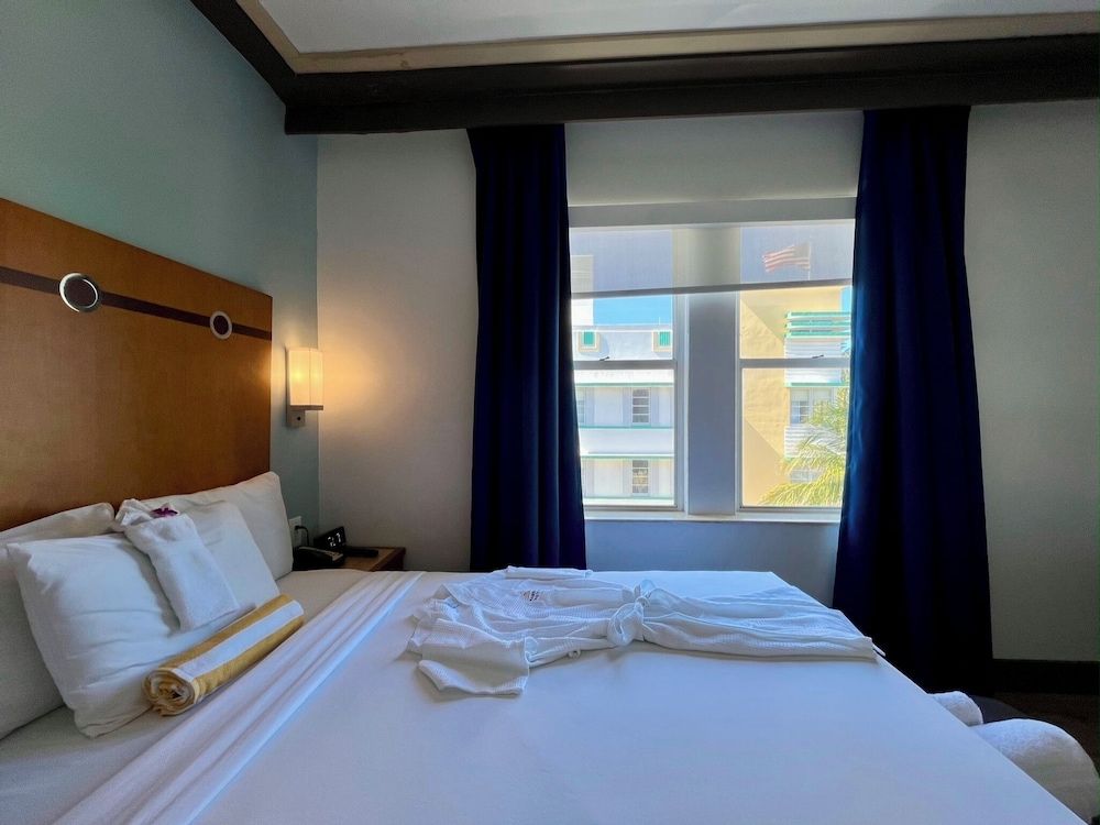 Standard Room, 1 Full Bed, Partial Ocean View