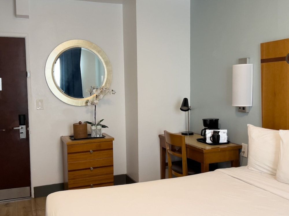 Majestic Hotel South Beach Superior Room, 1 Queen Bed 5