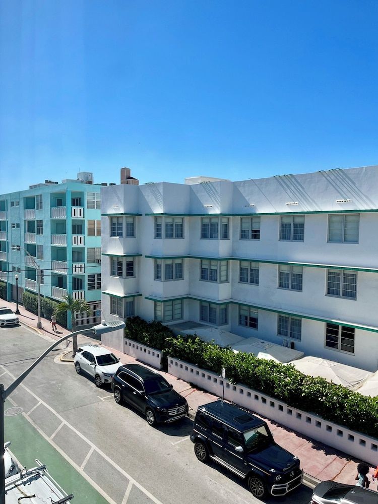 undefined Majestic Hotel South Beach 6