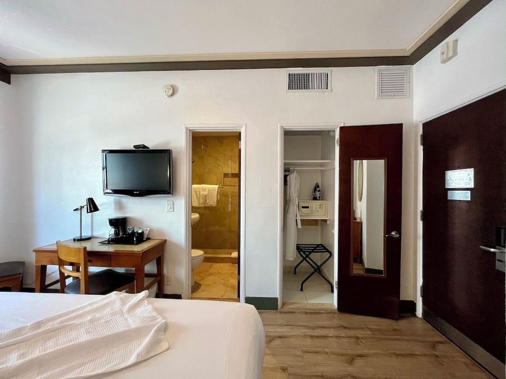 undefined Majestic Hotel South Beach 7