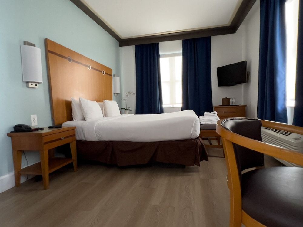 undefined Majestic Hotel South Beach 4