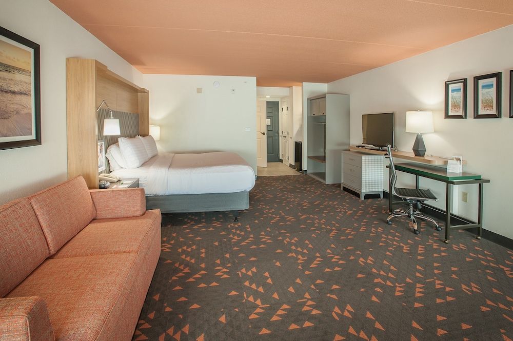 Room, 1 King Bed, Roll-in Shower (Communications, Mobility Accessible)
