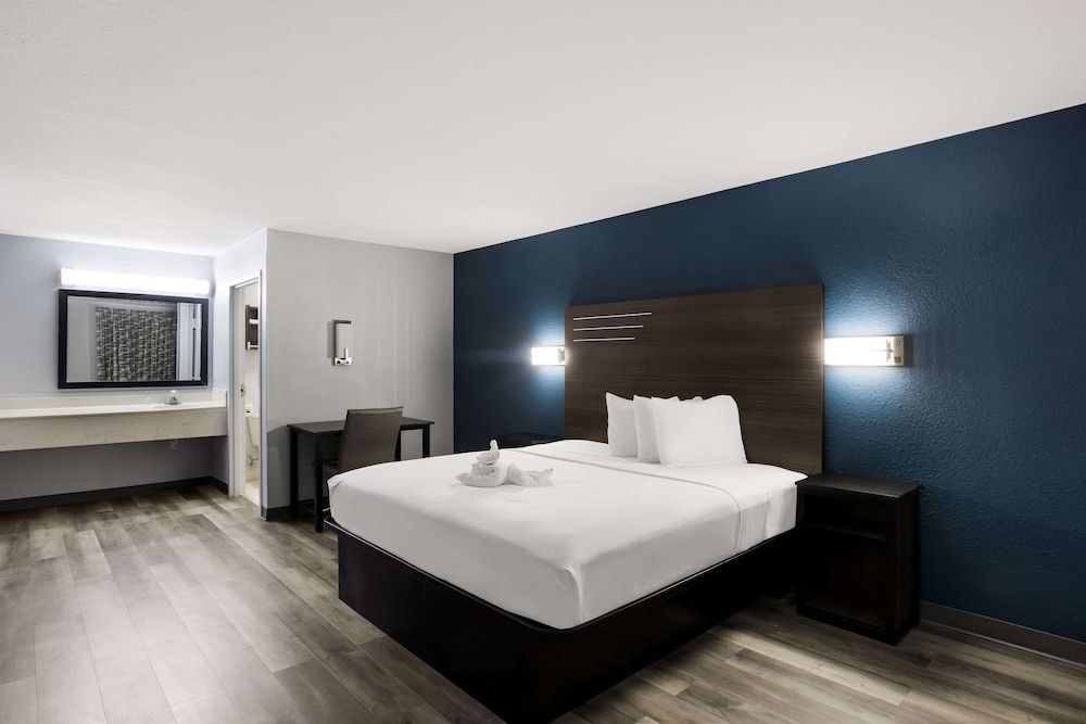 Suburban Studios Hinesville - Fort Stewart Area Standard Room, 1 King Bed, Non Smoking 3