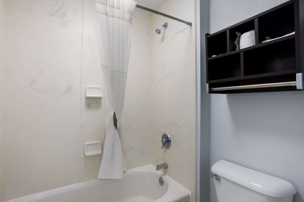 Suburban Studios Hinesville - Fort Stewart Area Standard Room, 1 King Bed, Non Smoking 5