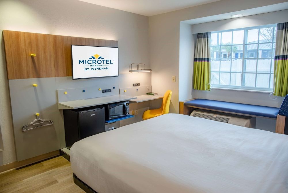 Room, 1 Queen Bed, Accessible, Non Smoking (Mobility/Roll in shower)