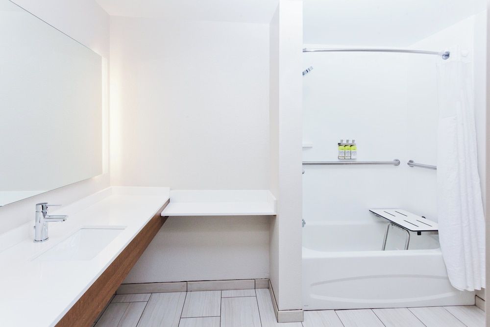 Room, 1 King Bed, Accessible (Communications, Accessible Tub)
