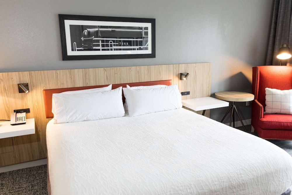 Room, 1 King Bed, Balcony