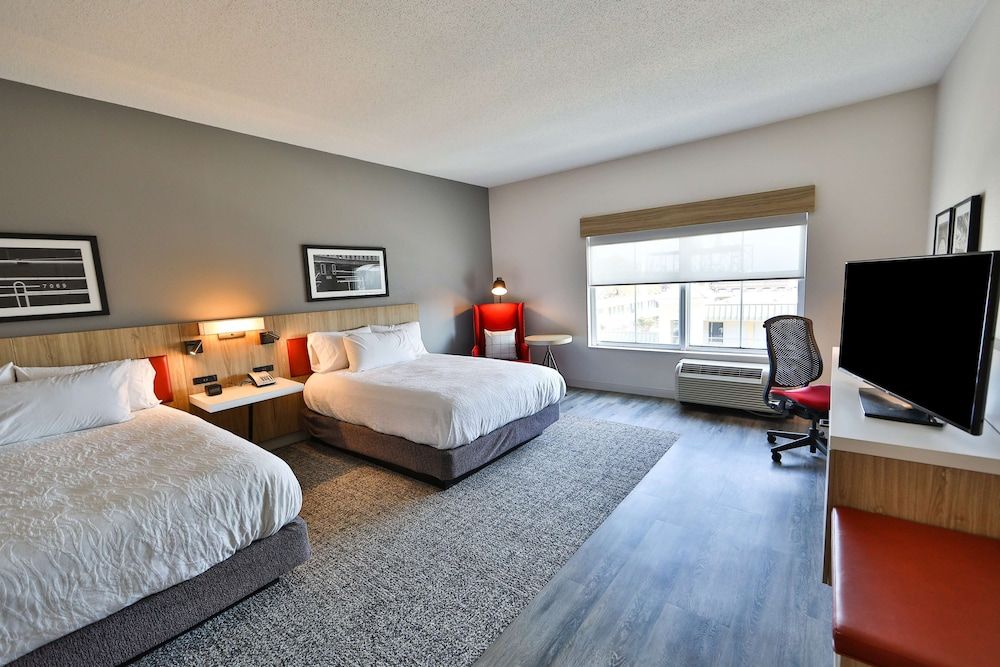 Room, 2 Queen Beds, Accessible, Bathtub
