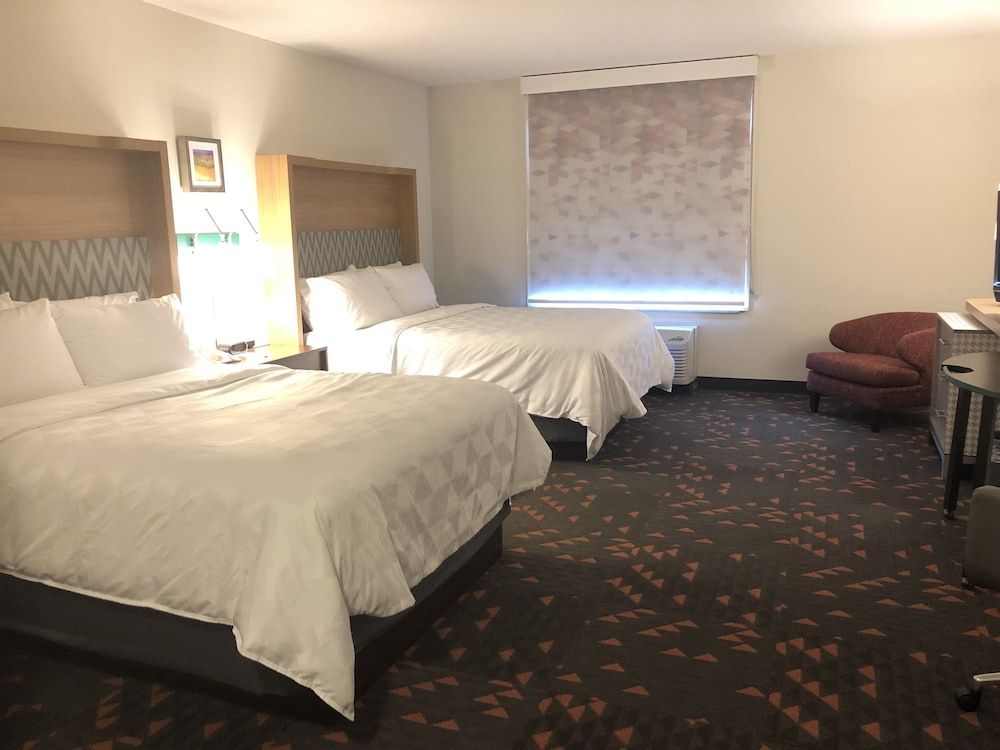 Standard Room, 2 Double Beds, Accessible (Comm & Mobil, Accessible Tub)
