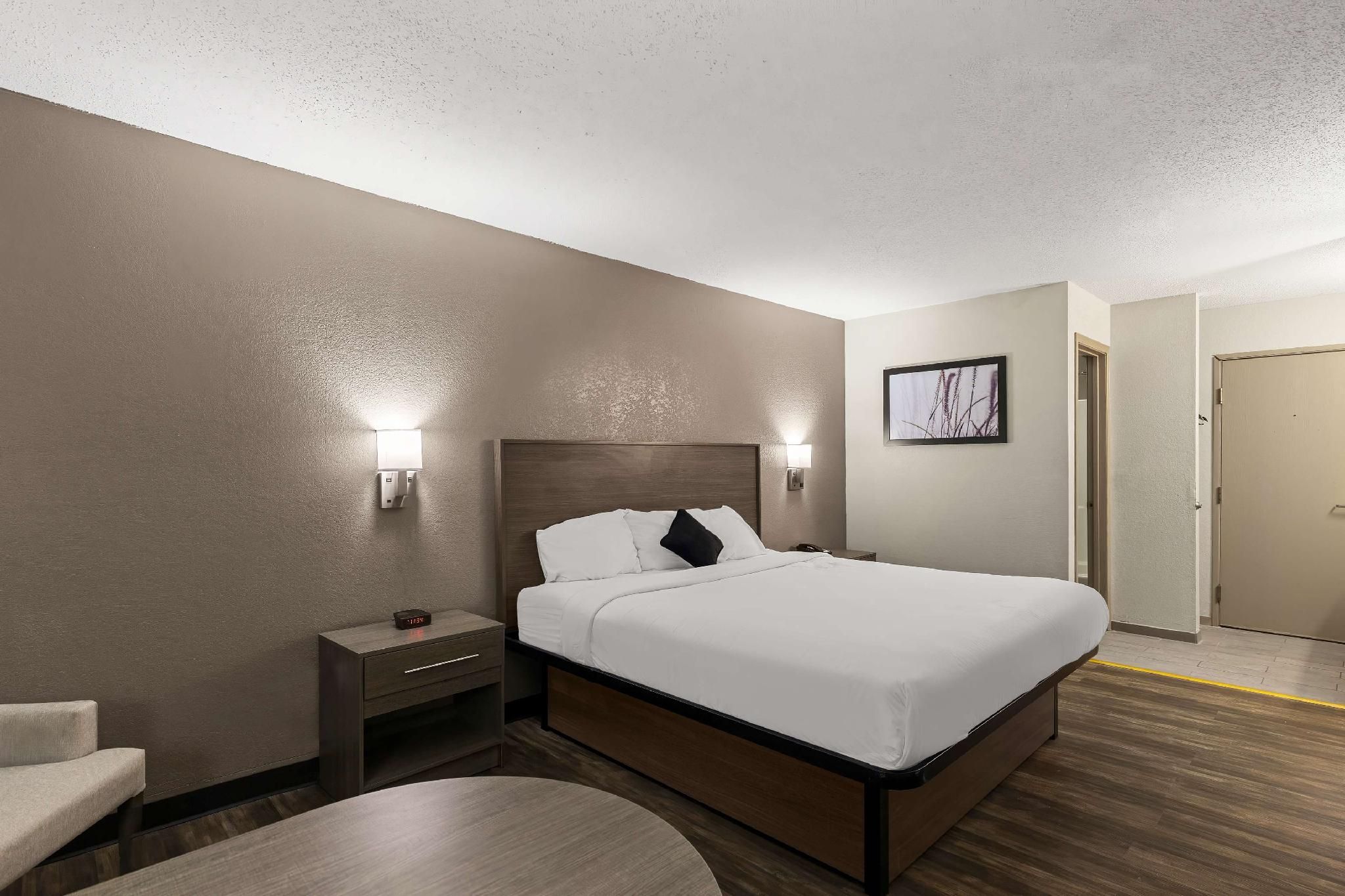 1 King Bed Non smoking