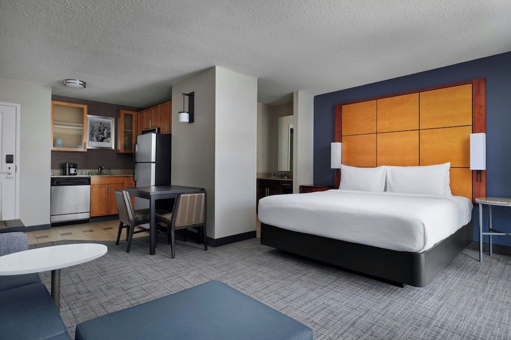 Residence Inn by Marriott Chicago Downtown / River North Studio, 1 King Bed with Sofa bed, Non Smoking 2